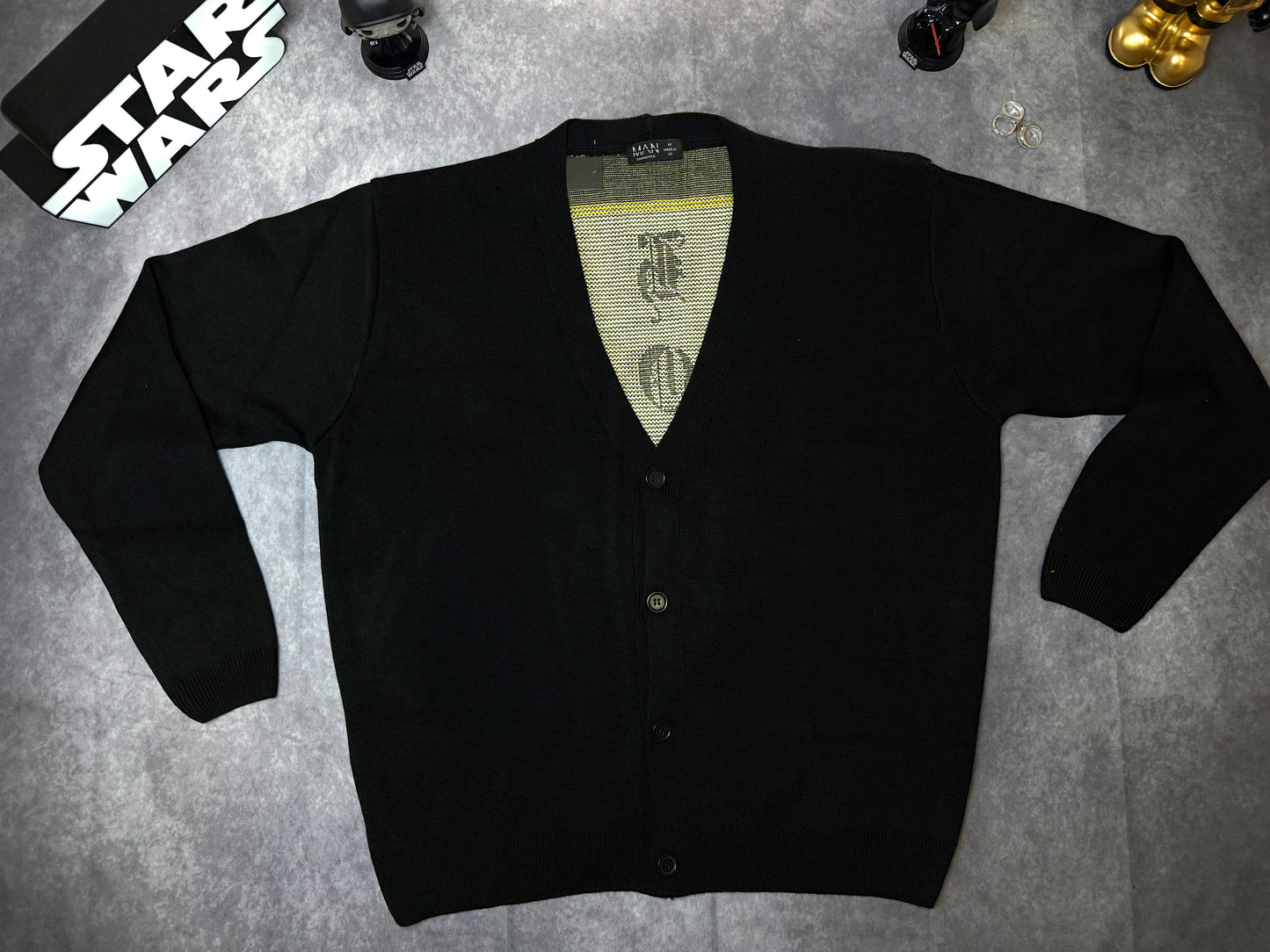 BOXY CROSS GRAPHIC KNITTED CARDIGAN