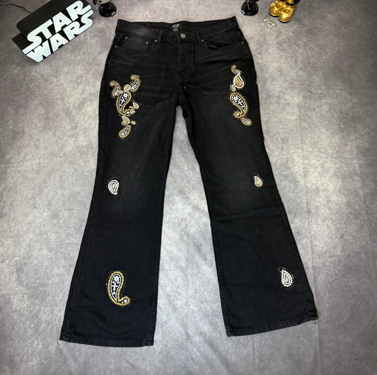 SLIM RIGID FLARE WASHED PAISLEY APLLIQUE JEANS