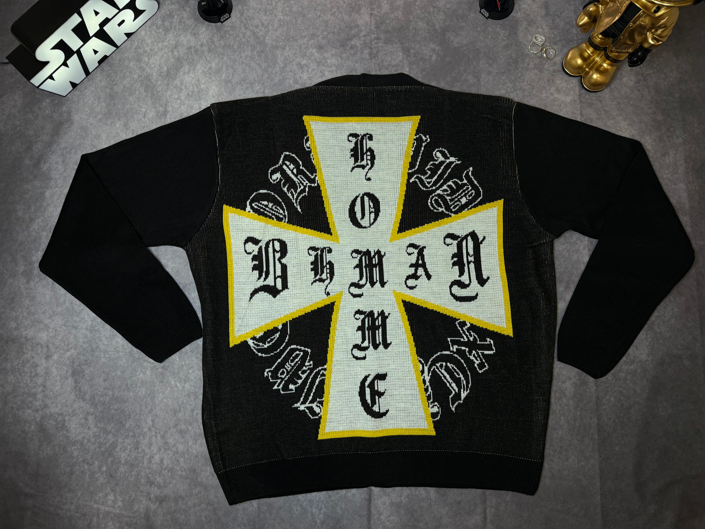BOXY CROSS GRAPHIC KNITTED CARDIGAN