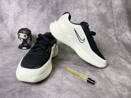 NIKE UPLIFT SC
